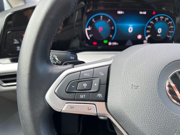 Abbildung Fahrzeugdetailansicht Volkswagen Golf Variant - Nr. 41