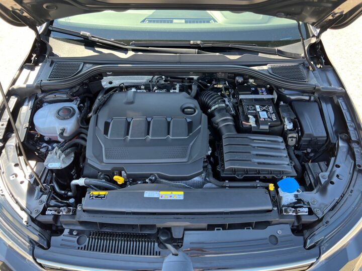 Abbildung Fahrzeugdetailansicht Volkswagen Golf Variant - Nr. 34