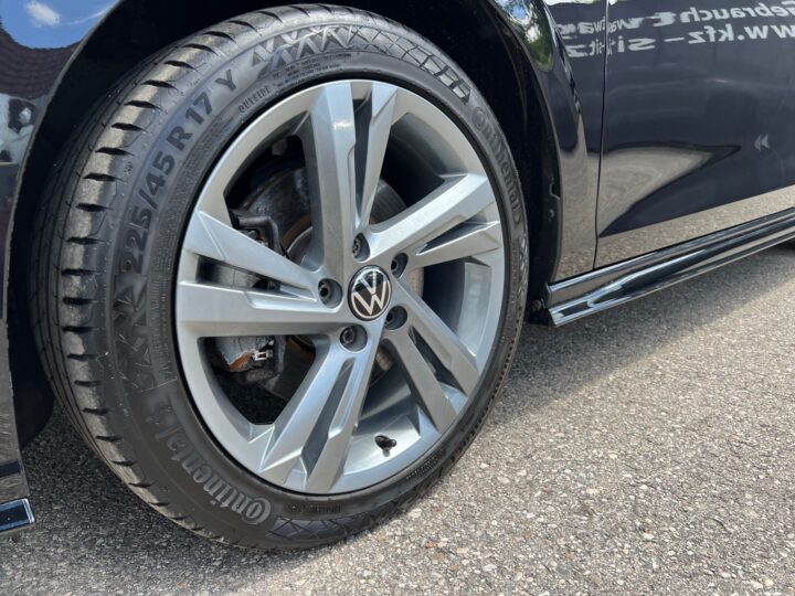Abbildung Fahrzeugdetailansicht Volkswagen Golf Variant - Nr. 36