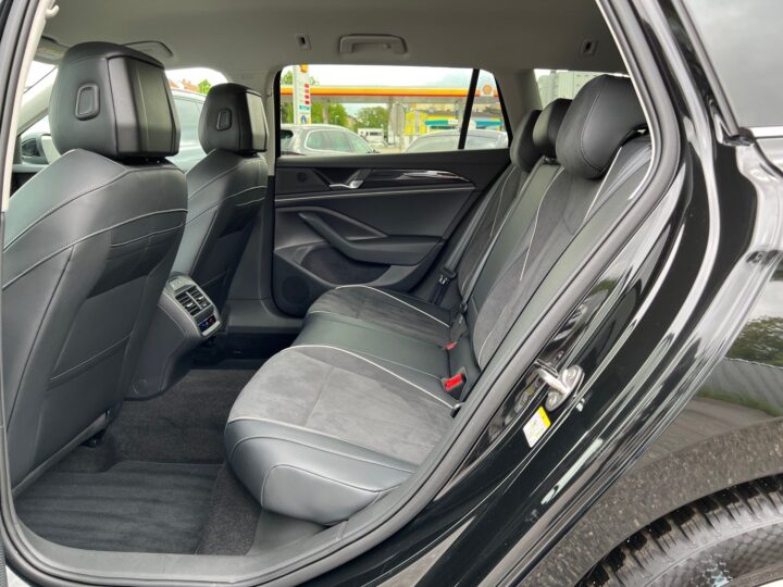 Abbildung Fahrzeugdetailansicht Volkswagen Passat Variant - Nr. 13