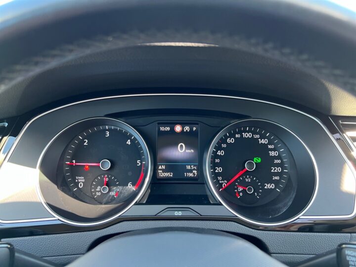 Abbildung Fahrzeugdetailansicht Volkswagen Passat Variant - Nr. 16