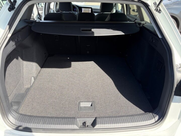 Abbildung Fahrzeugdetailansicht Volkswagen Golf Variant - Nr. 14