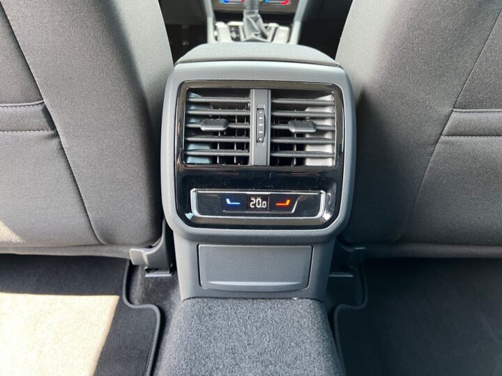 Abbildung Fahrzeugdetailansicht Volkswagen Passat Variant - Nr. 33