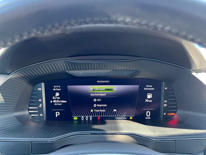 Abbildung Fahrzeugdetailansicht Skoda Superb - Nr. 17