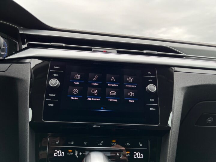 Abbildung Fahrzeugdetailansicht Volkswagen Arteon - Nr. 18