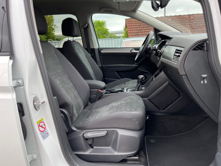 Abbildung Fahrzeugdetailansicht Volkswagen Touran - Nr. 34