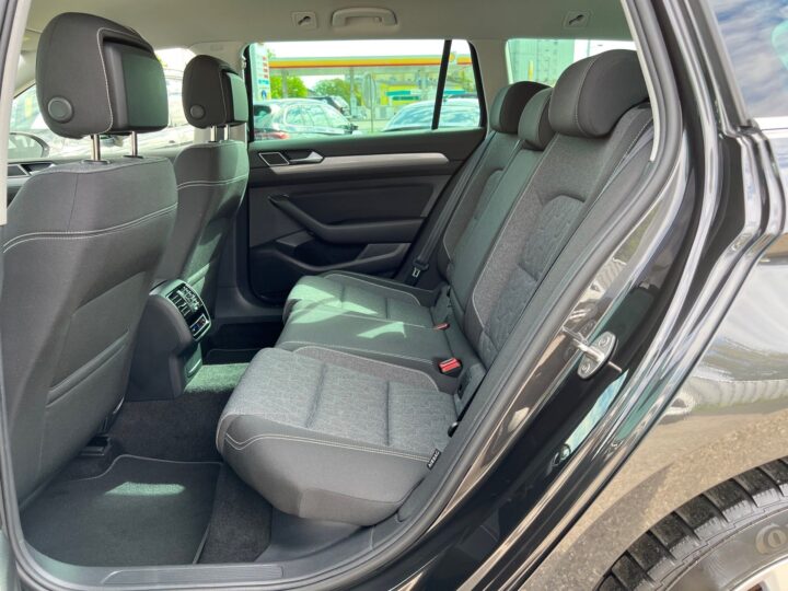Abbildung Fahrzeugdetailansicht Volkswagen Passat Variant - Nr. 13