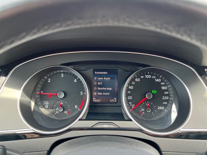 Abbildung Fahrzeugdetailansicht Volkswagen Passat Variant - Nr. 17