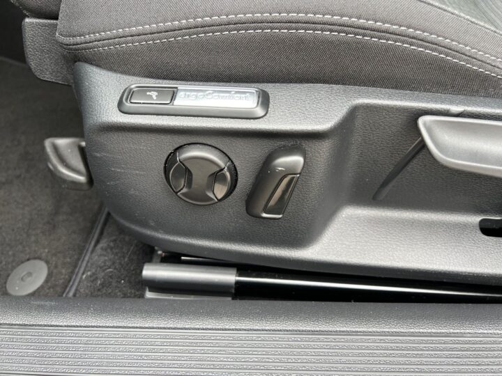 Abbildung Fahrzeugdetailansicht Volkswagen Passat Variant - Nr. 31
