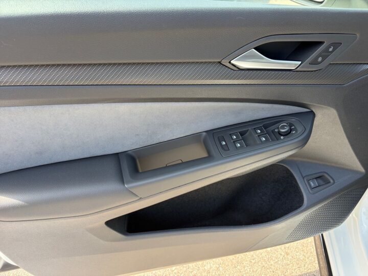 Abbildung Fahrzeugdetailansicht Volkswagen Golf Variant - Nr. 30