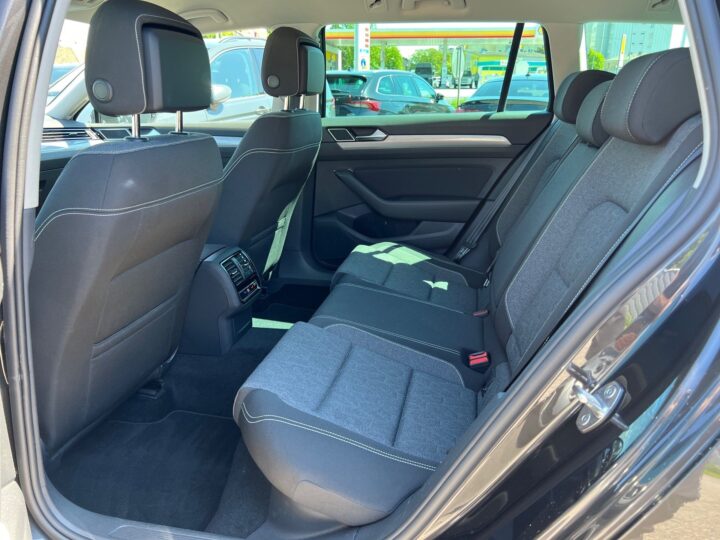 Abbildung Fahrzeugdetailansicht Volkswagen Passat Variant - Nr. 13