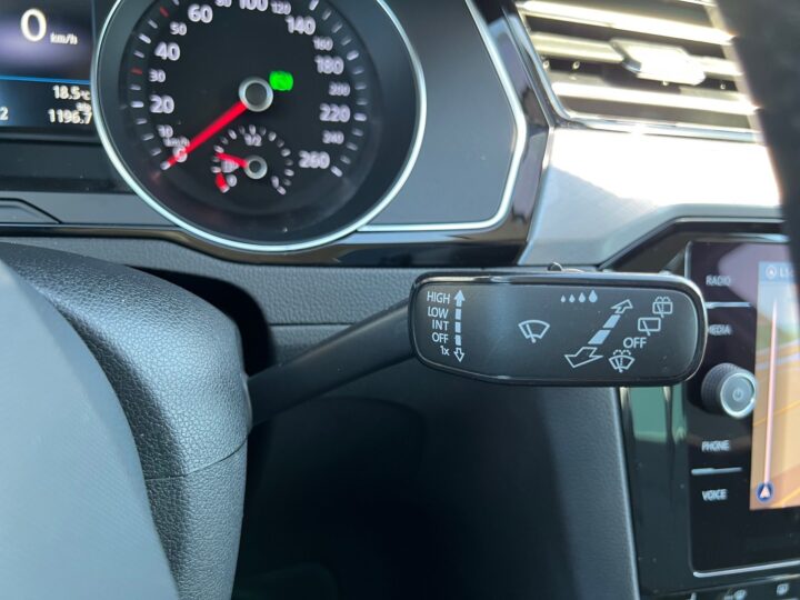 Abbildung Fahrzeugdetailansicht Volkswagen Passat Variant - Nr. 42