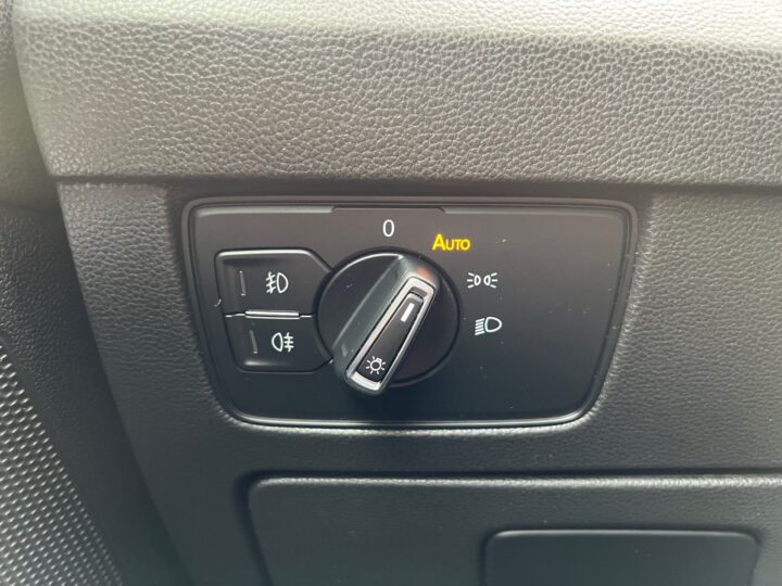 Abbildung Fahrzeugdetailansicht Volkswagen Passat Variant - Nr. 43