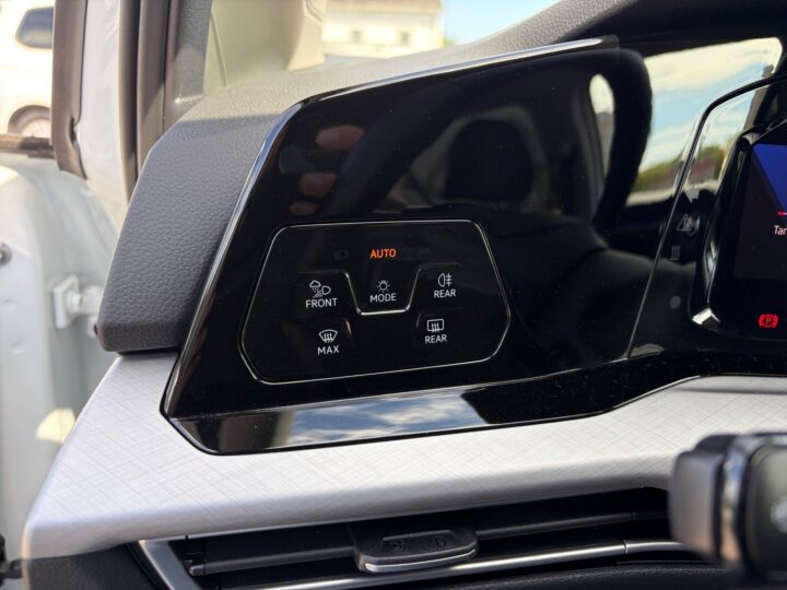 Abbildung Fahrzeugdetailansicht Volkswagen Golf Variant - Nr. 27