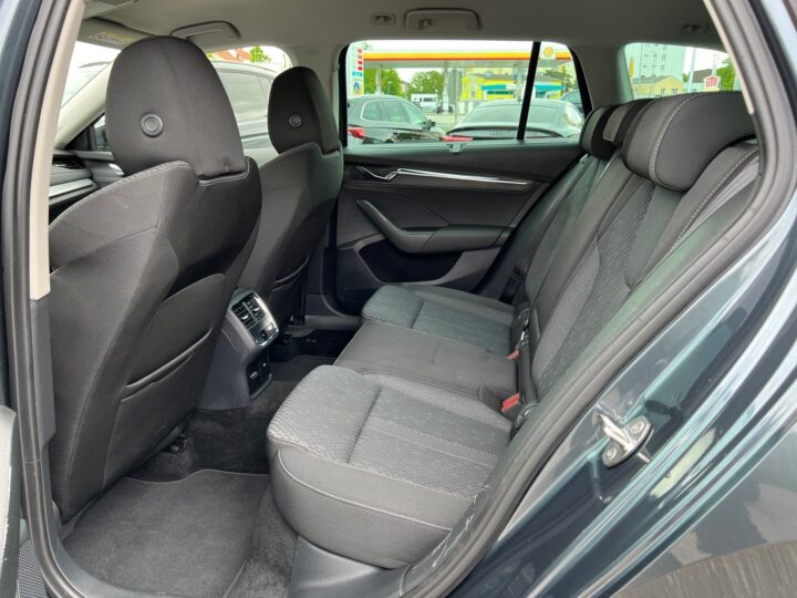 Abbildung Fahrzeugdetailansicht Skoda Octavia - Nr. 13