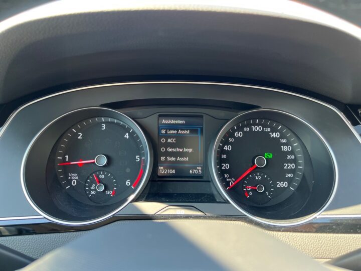 Abbildung Fahrzeugdetailansicht Volkswagen Passat Variant - Nr. 17
