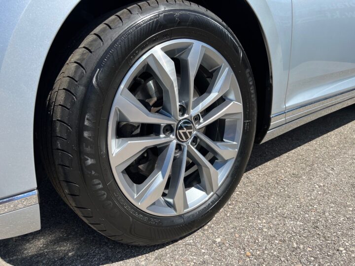 Abbildung Fahrzeugdetailansicht Volkswagen Passat Variant - Nr. 37