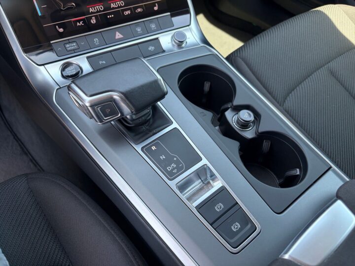 Abbildung Fahrzeugdetailansicht Audi A6 - Nr. 23