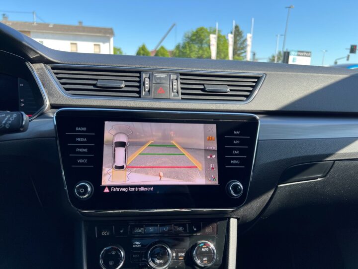 Abbildung Fahrzeugdetailansicht Skoda Superb - Nr. 27