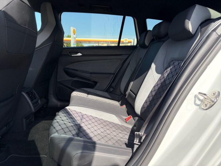 Abbildung Fahrzeugdetailansicht Volkswagen Golf Variant - Nr. 13