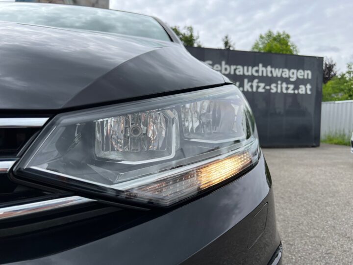 Abbildung Fahrzeugdetailansicht Volkswagen Touran - Nr. 36