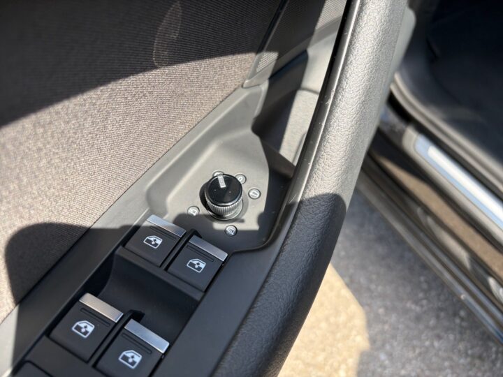 Abbildung Fahrzeugdetailansicht Audi A6 - Nr. 33