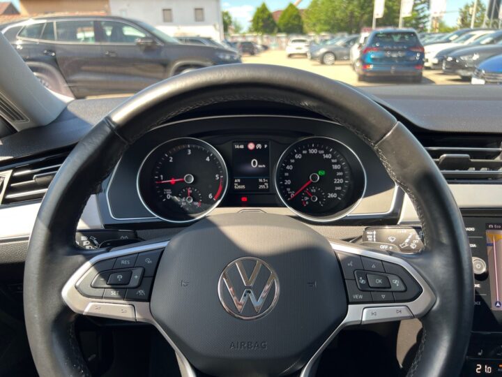 Abbildung Fahrzeugdetailansicht Volkswagen Passat Variant - Nr. 15