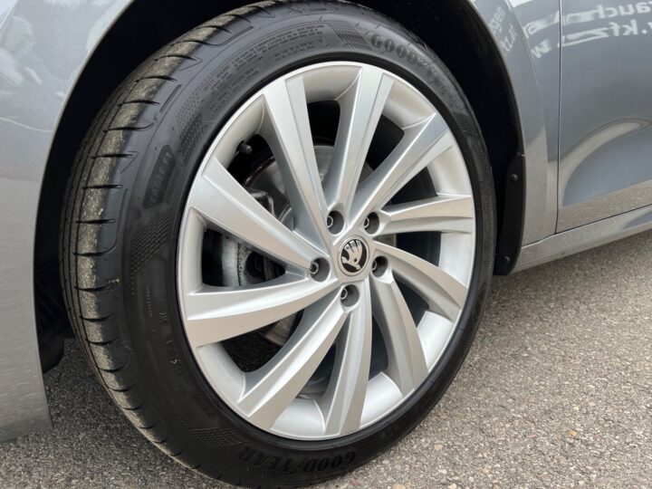 Abbildung Fahrzeugdetailansicht Skoda Octavia - Nr. 37