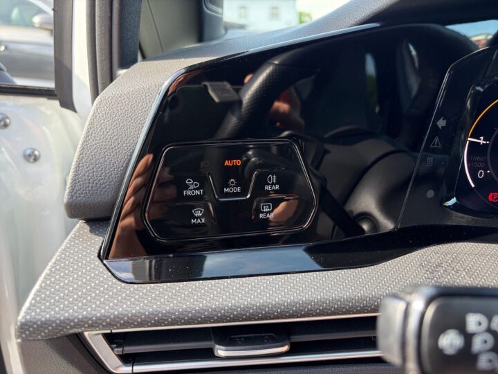 Abbildung Fahrzeugdetailansicht Volkswagen Golf Variant - Nr. 29