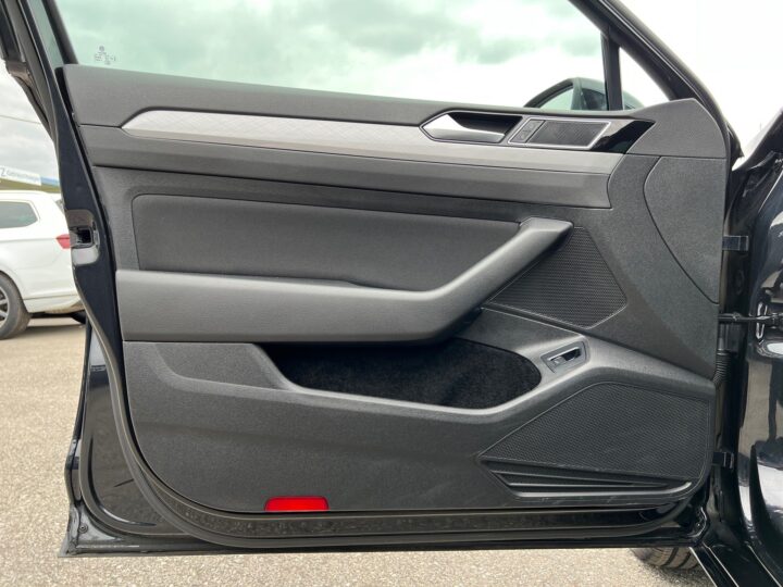 Abbildung Fahrzeugdetailansicht Volkswagen Passat Variant - Nr. 30