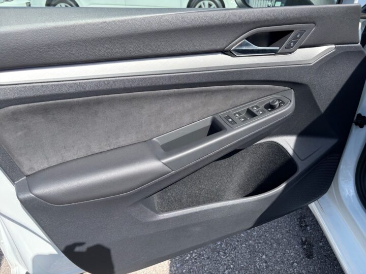 Abbildung Fahrzeugdetailansicht Volkswagen Golf Variant - Nr. 28