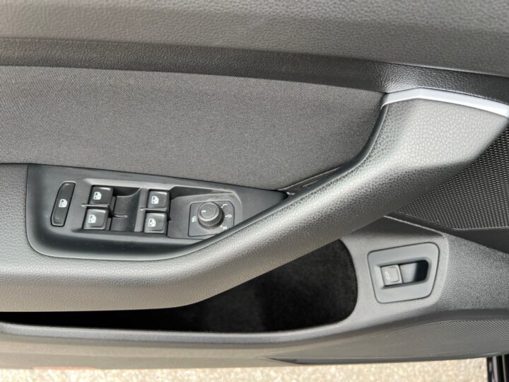 Abbildung Fahrzeugdetailansicht Volkswagen Passat Variant - Nr. 32