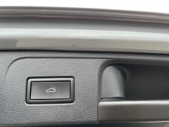 Abbildung Fahrzeugdetailansicht Volkswagen Passat Variant - Nr. 40