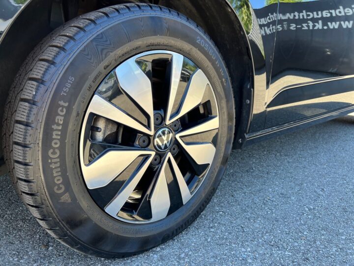 Abbildung Fahrzeugdetailansicht Volkswagen Touran - Nr. 36