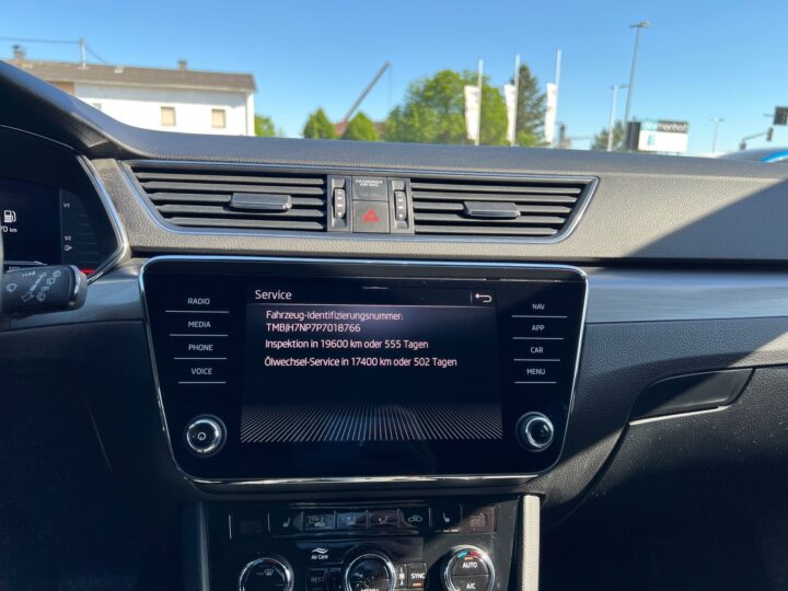Abbildung Fahrzeugdetailansicht Skoda Superb - Nr. 26