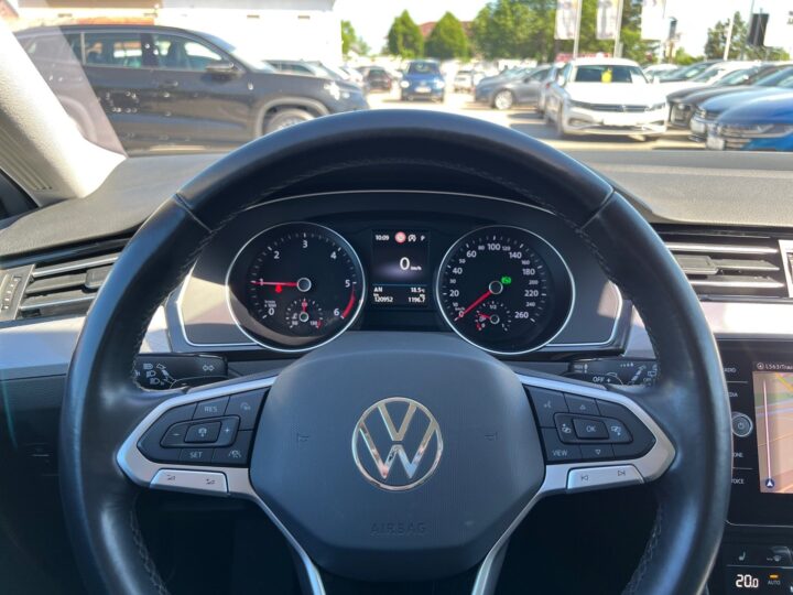 Abbildung Fahrzeugdetailansicht Volkswagen Passat Variant - Nr. 15