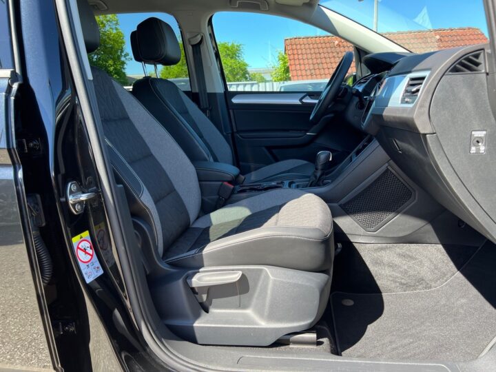Abbildung Fahrzeugdetailansicht Volkswagen Touran - Nr. 33