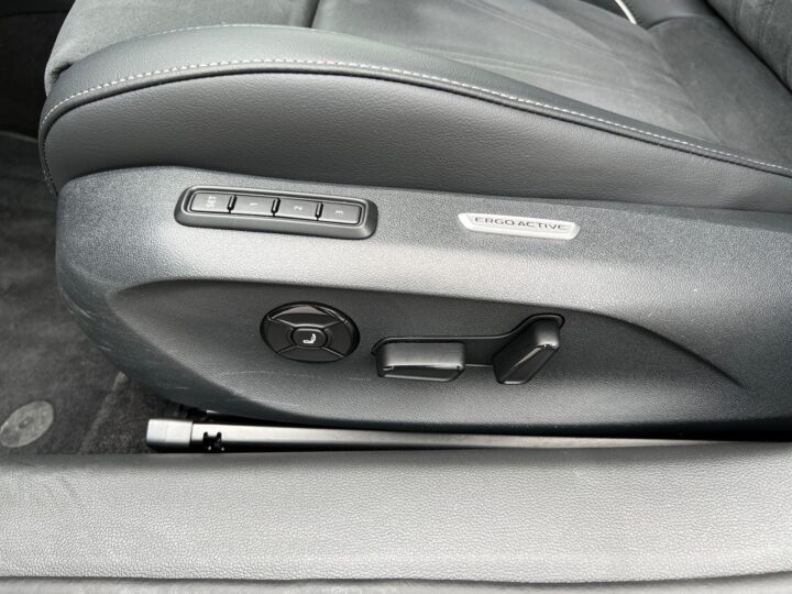 Abbildung Fahrzeugdetailansicht Volkswagen Passat Variant - Nr. 31