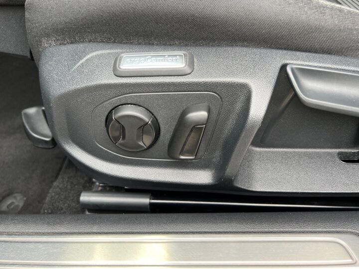 Abbildung Fahrzeugdetailansicht Volkswagen Arteon - Nr. 31