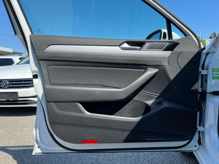 Abbildung Fahrzeugdetailansicht Volkswagen Passat Variant - Nr. 30