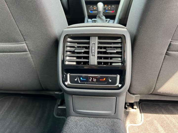 Abbildung Fahrzeugdetailansicht Volkswagen Passat Variant - Nr. 34