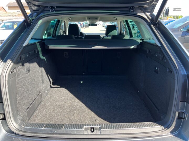 Abbildung Fahrzeugdetailansicht Skoda Superb - Nr. 14
