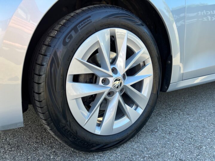 Abbildung Fahrzeugdetailansicht Skoda Octavia - Nr. 37