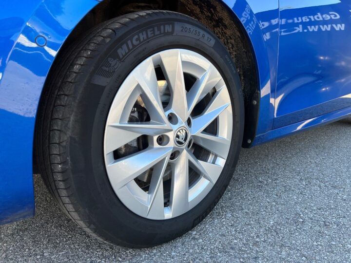 Abbildung Fahrzeugdetailansicht Skoda Octavia - Nr. 37