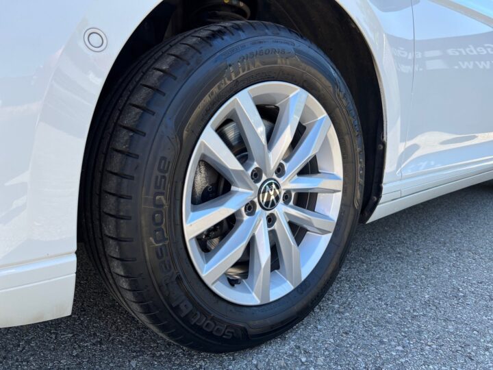 Abbildung Fahrzeugdetailansicht Volkswagen Passat Variant - Nr. 37