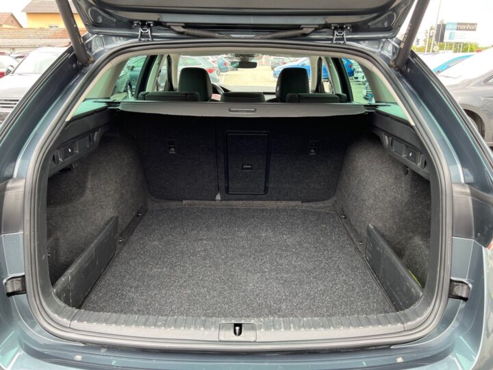 Abbildung Fahrzeugdetailansicht Skoda Octavia - Nr. 14