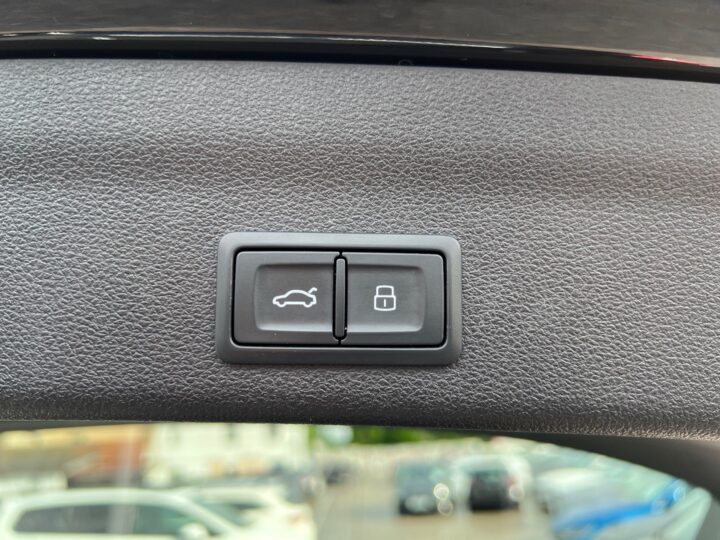 Abbildung Fahrzeugdetailansicht Audi A6 - Nr. 38