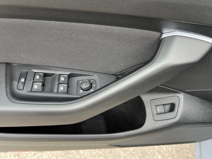 Abbildung Fahrzeugdetailansicht Volkswagen Passat Variant - Nr. 32
