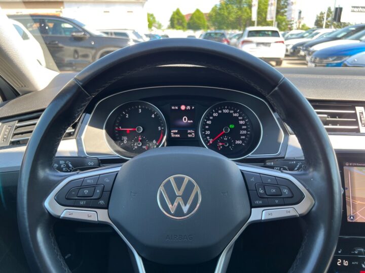 Abbildung Fahrzeugdetailansicht Volkswagen Passat Variant - Nr. 15