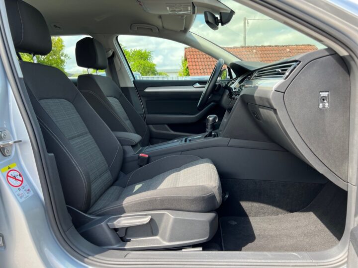 Abbildung Fahrzeugdetailansicht Volkswagen Passat Variant - Nr. 33